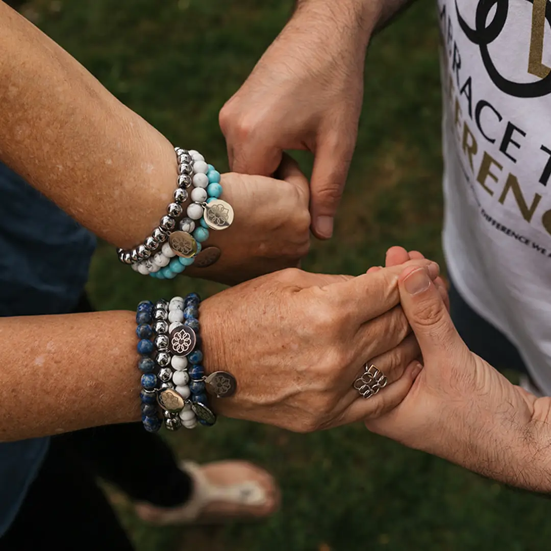 embrace_hands embrace